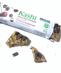 kashi chocolate chip granola bar