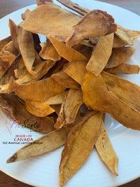 a plate of dried leaves on a wooden table