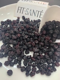 a plate of dried cherries with the word fit sante on it