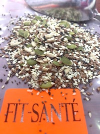 a bag of seeds with the words fit - sante on it